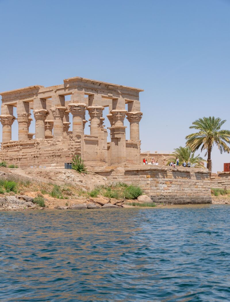 temple de philae vu de l'eau