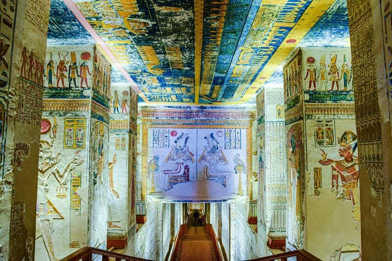 intérieur tombeau vallée des rois