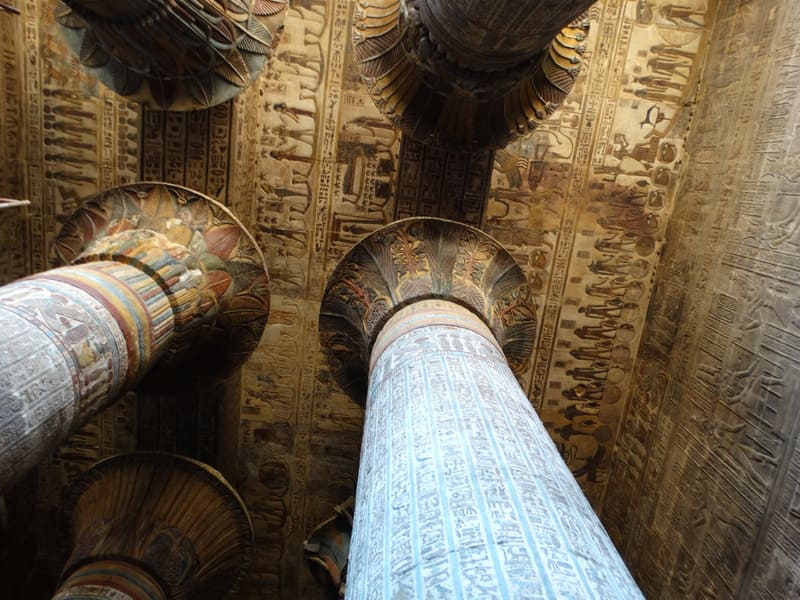 intérieur temple esna Par Leon petrosyan — Travail personnel, CC BY-SA 4.0