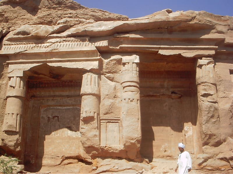 Tombes Gebel el Selseila Par Einsamer Schütze — Travail personnel, CC BY-SA 3.0